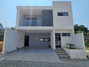 Casa en Exclusiva privada residencial en Col....