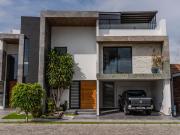 Casa en Fraccionamiento Bosques de Zavaleta