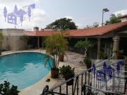 Casa en Fraccionamiento con Vigilancia en La Colonia...
