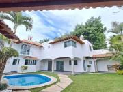 Casa en fraccionamiento con vigilancia en zona dorada de... Casa en fraccionamiento con vigilancia en zona dorada de...