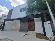 Casa en Fraccionamiento Cumbres de Santiago