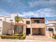 Casa en Fraccionamiento Cumbres del Lago
