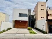 Casa en Fraccionamiento Cumbres del Lago