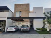 Casa en Fraccionamiento Cumbres del Lago