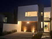 Casa en Fraccionamiento Cumbres del Lago