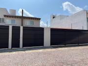 Casa en Fraccionamiento Cumbres del Lago