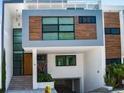 Venta Casa en La Cima con Roof Garden y cochera para 7 autos