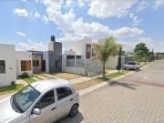 CASA EN FRACCIONAMIENTO LAGO REAL ZAPOPAN