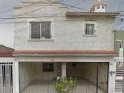 Casa en Fraccionamiento Las Pirámides con 50% de...