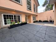 Casa en Fraccionamiento Lomas de Axomiatla