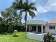 Casa en Fraccionamiento Lomas de Cocoyoc alberca jardin...