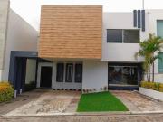 Casa en fraccionamiento Los Cedros Tres Marías