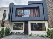 Casa en Venta Altozano Fraccionamiento privado con área...