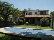Casa en fraccionamiento privado en Lomas de Atzingo,...