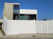Casa en Fraccionamiento, terreno en Esquina con Amplio...