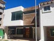 Casa en Fraccionamiento Zerezotla Jardin