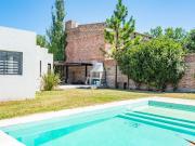 Casa en Funes con jardin y pileta, venta, permuta