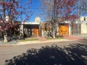 Casa en Godoy Cruz, tres dormitorios con cochera