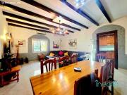 Casa en gran parcela de 6.500 m2 rodeada de tierras...