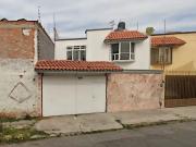 Casa en Héroes de Puebla con Jardín y Estacionamiento