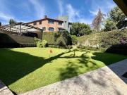 CASA EN HERRADURA EN CERRADA CON GRAN JARDÍN