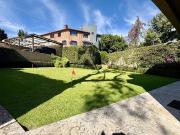 CASA EN HERRADURA EN CERRADA CON GRAN JARDÍN