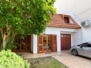 Casa en impecable estado, 2 plantas con 3 dorm uno en...