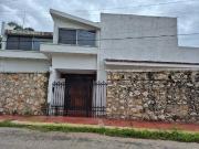 Casa en Itzimná de dos plantas en esquina ideal para...