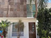 Casa en Jardines de los Naranjos con 2 Rec?maras