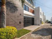 CASA EN JARDINES DE TLAYACAPAN, MORELOS.
