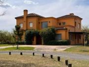 Casa En Venta En Barrio Privado La Carolina Golf y...
