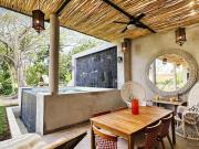 Casa en La Ceiba, con alberca y vista al campo de Golf