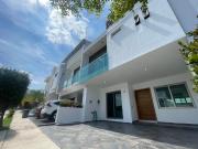 CASA EN LA CIMA DE ZAPOPAN, JUAN GIL PRECIADO, ÁNGEL LEAÑO