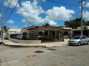 CASA EN LA COL. MEXICO EN ESQUINA DE 2 REC. EN UNA PLANTA