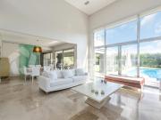 Casa en La Lomada sobre lote central – 3 cuartos en...