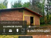 Casa en la Montaña con Amplio Terreno y Vista a la...