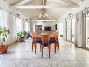 Casa en Lagartos sobre lote 1600 m² con pileta y golf —...