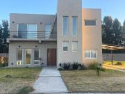 Casa en Lagos de Canning 4 amb con jardin y pileta