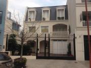 Casa en Liniers con 4 dormitorios, garage, parque y ascensor