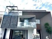 CASA EN LOMAS DE ANGELÓPOLIS III, CON 4 RECAMARAS,...