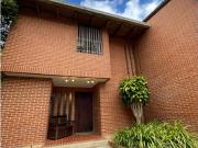 Vendo casa 320m2, 4hab/3baños/3 ptos. Lomas de la...