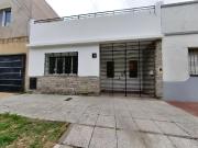 Casa en Lomas de Zamora Oeste en barrio residencial