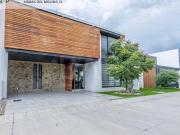 Casa en Lomas del Molino IV, diseñada para quienes...