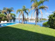 Casa en Venta de Lujo a la Laguna en Los Alisos Nordelta