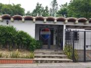 Casa en los ceibos en calle primera