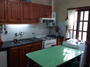CASA en Los Hornos con parque y pileta