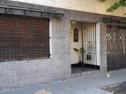 Casa en lote de 8.66 x 27m, de 5 ambientes, en dos...