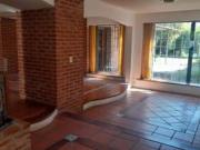 Casa en lote grande con piscina