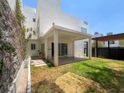 Casa en venta de 4 rec?maras con terreno lateral...