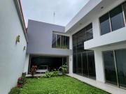 Casa en Monte Magno con Jardín construida en 2 terrenos Casa en Monte Magno con Jardín construida en 2 terrenos